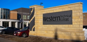 Monument sign on Western's La Crosse campus.